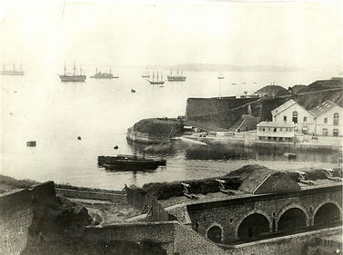 Brest_entrée_Penfeld_(800_x_596).jpg
