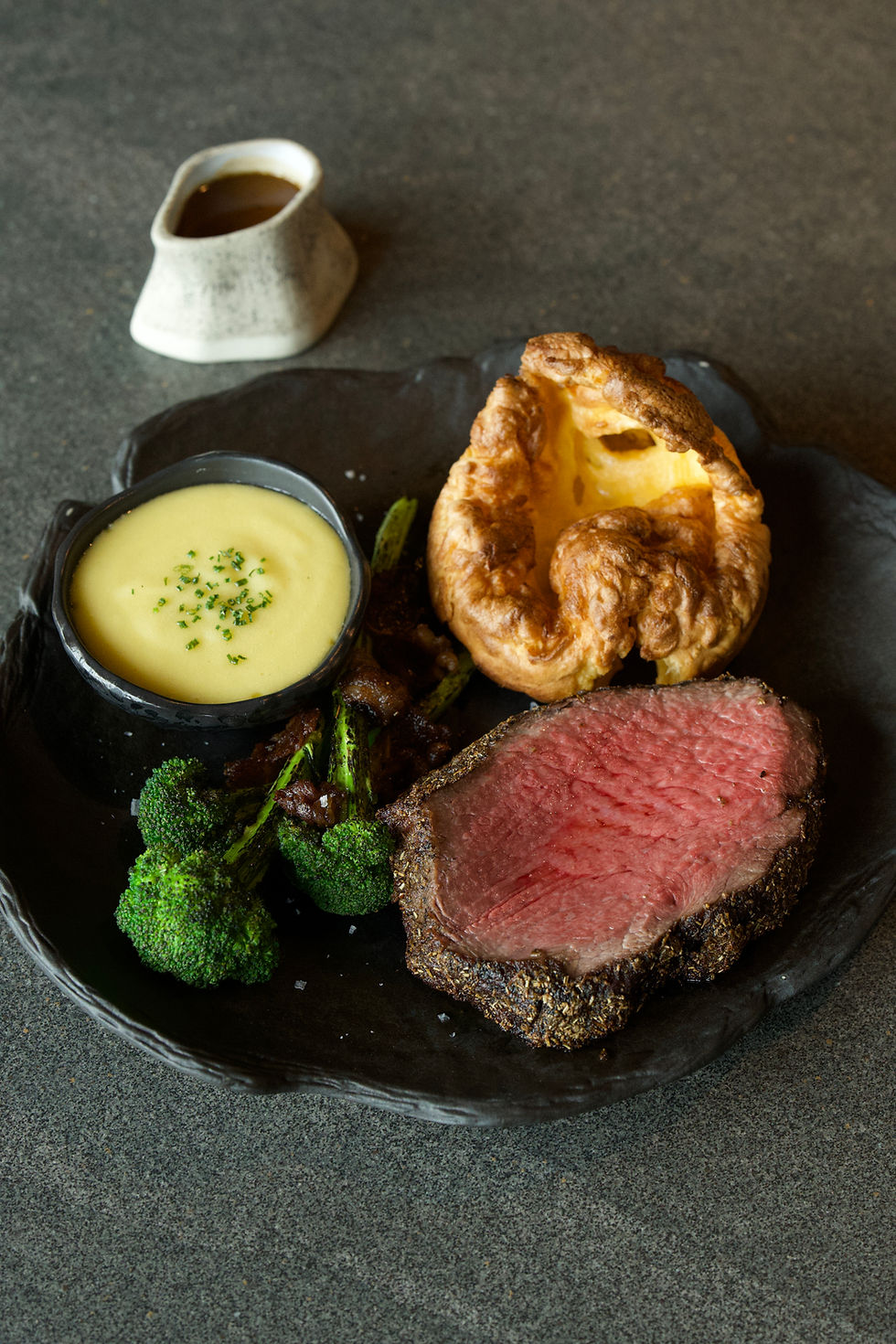 “Sunday Roast” Kembali Hadir di Animale Restaurant