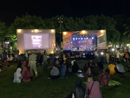 Nonton Piala Dunia Bersama Ditemani Ratusan UMKM di Alun-alun Jember