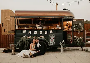 mobile_bar_wedding_couple.webp