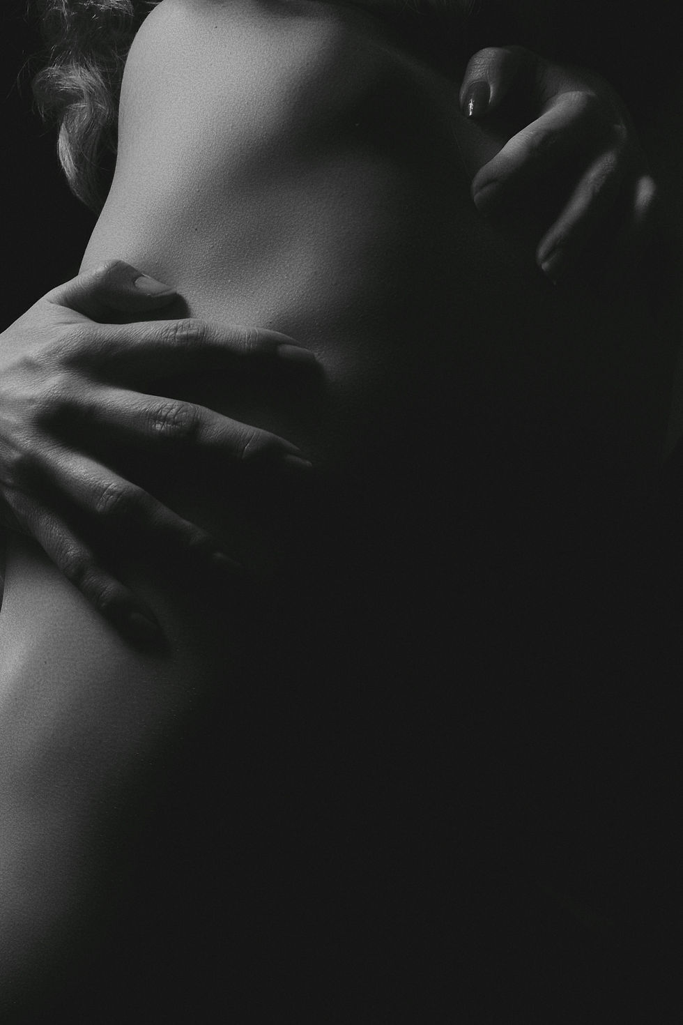 Gentle hands in mindful contact, expressing the quiet language of tantric touch and inner connection.