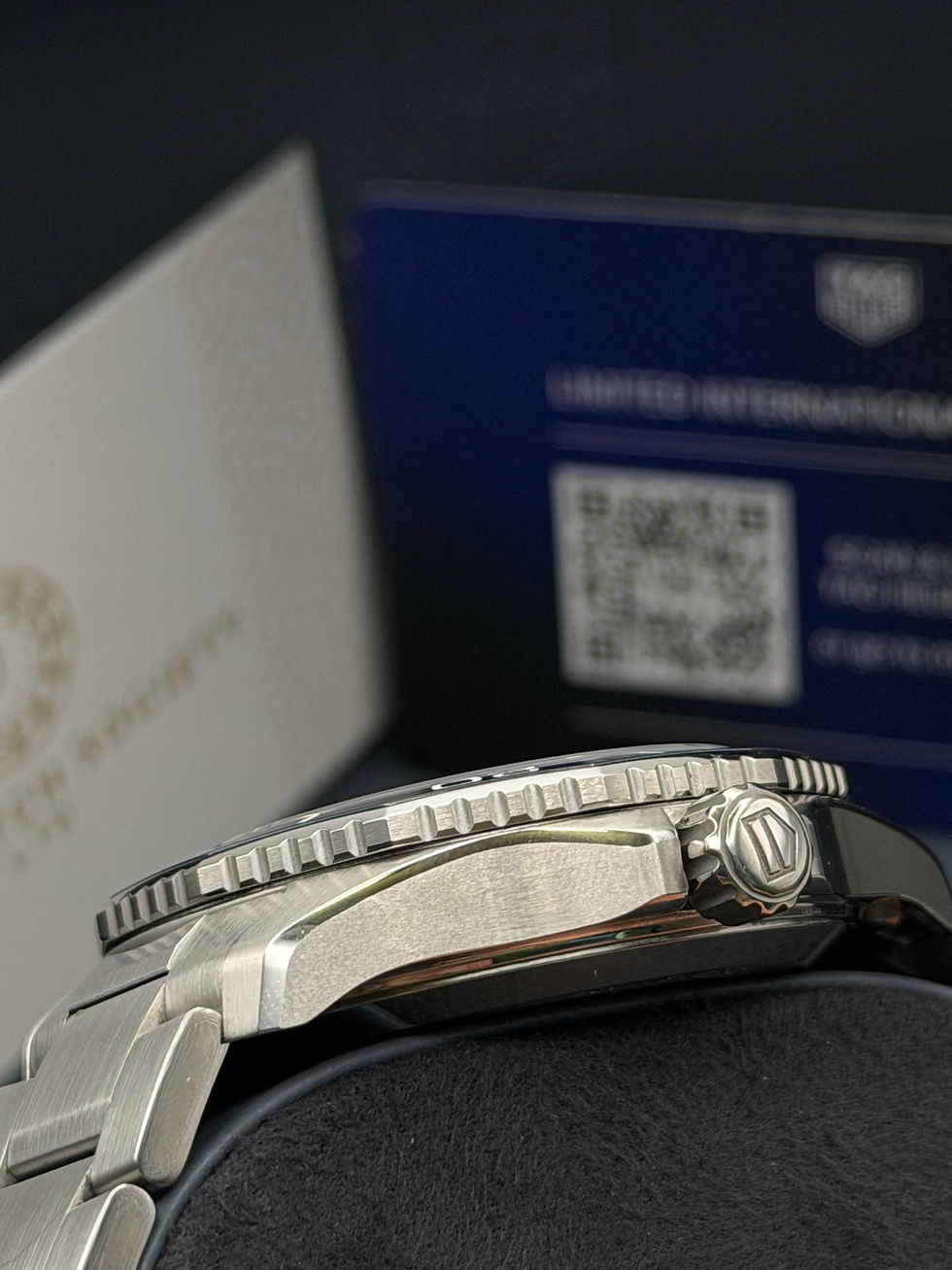 Thumbnail: Tag Heuer Aquaracer with blue wave dial WBP5111