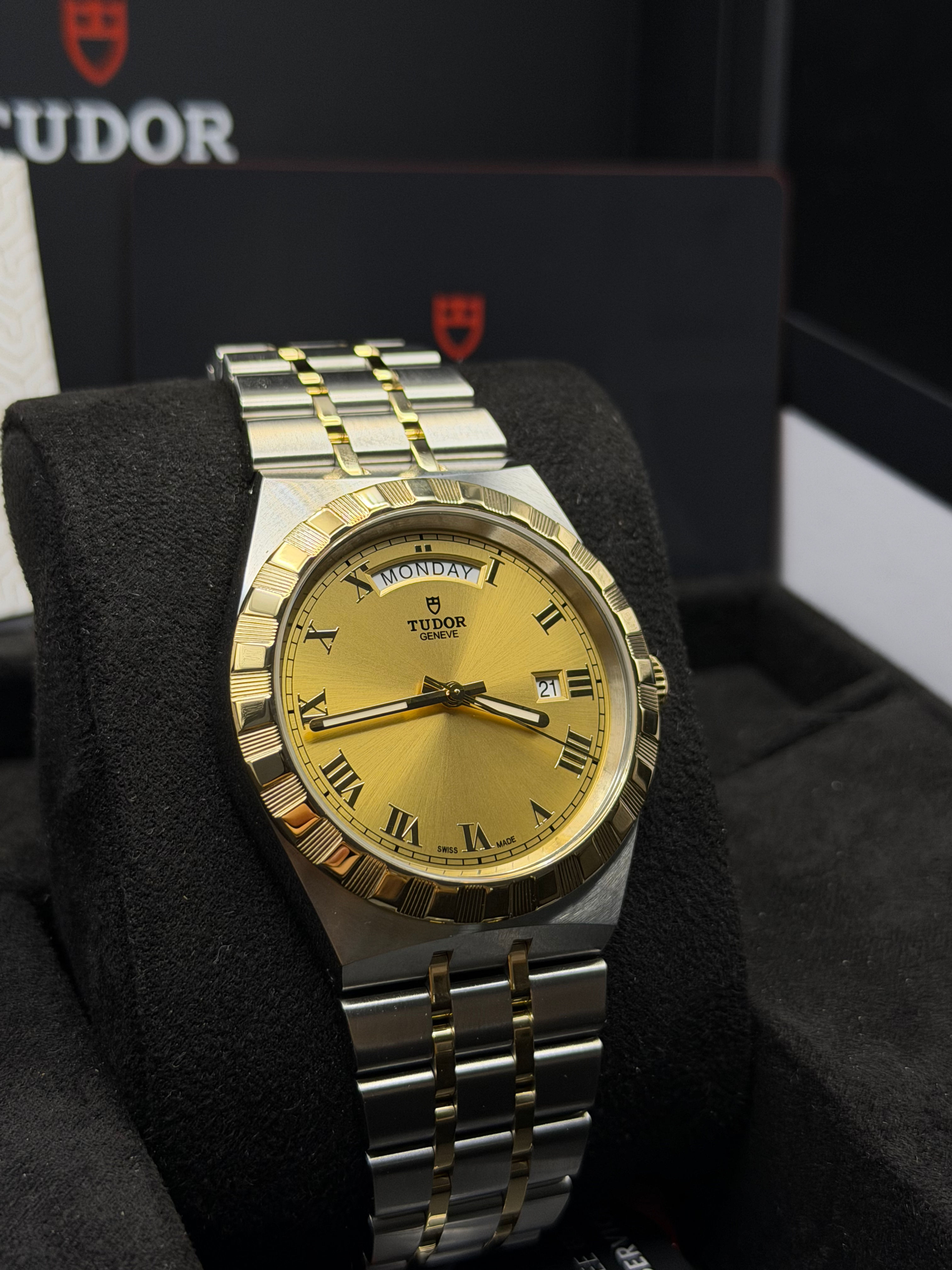 Tudor royal 41 champagne dial