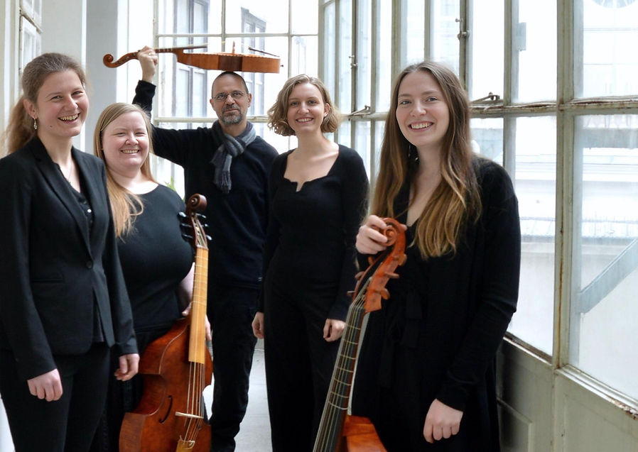 scharfA CHEST OF VIOLS (c) Helene Kallenbach-fotor-202509037_edited.jpg