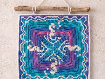 Mosaic Summer Seahorse: Free Crochet Pattern