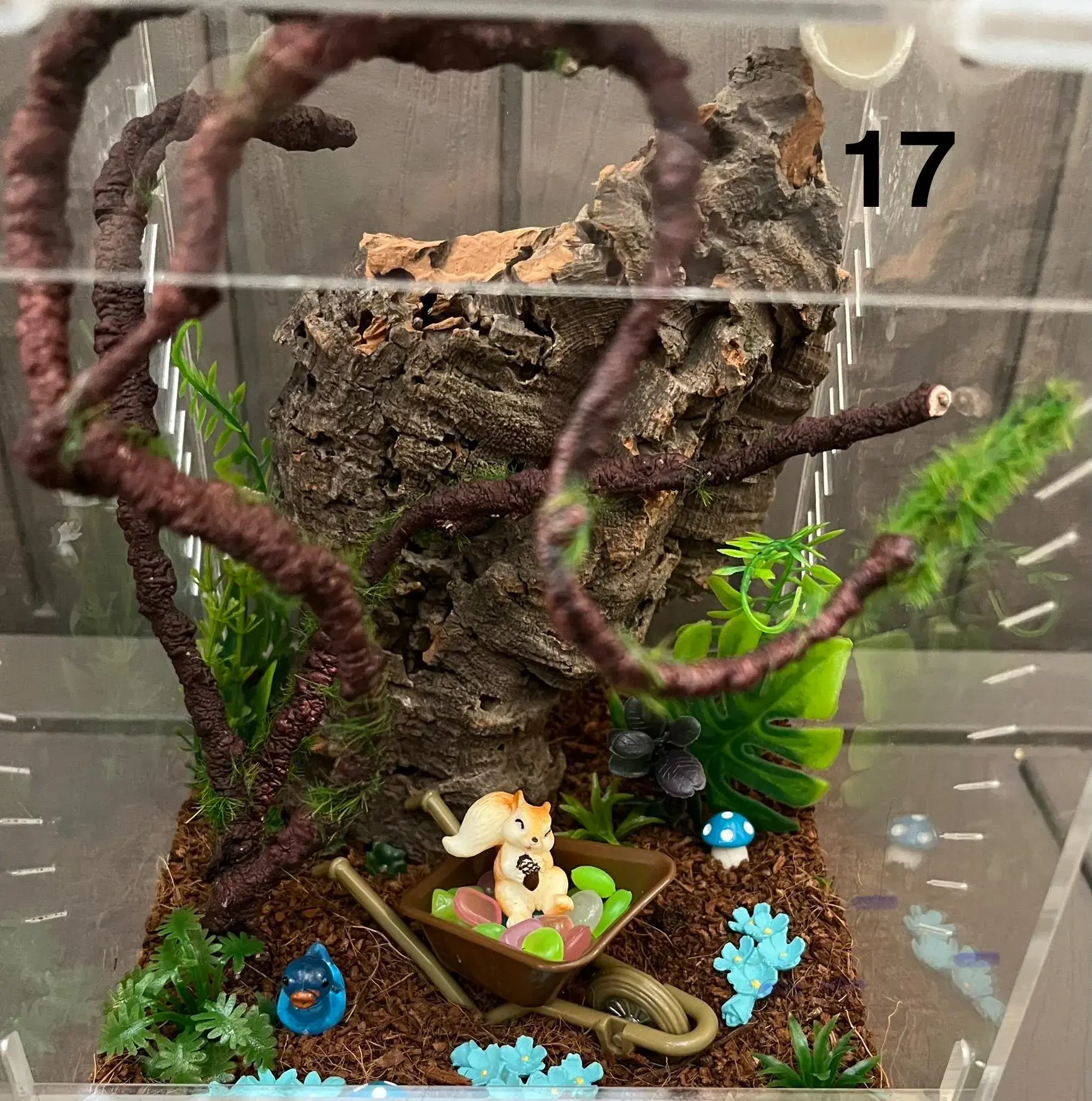 Jumping Spider / Praying Mantis Decoration Kit (17)