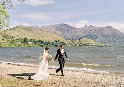 Nomad- Queenstown-New-Zealand-Heli-Wedding-Heli-Wedding-Photographer-Lake-Hayes-2-2.webp
