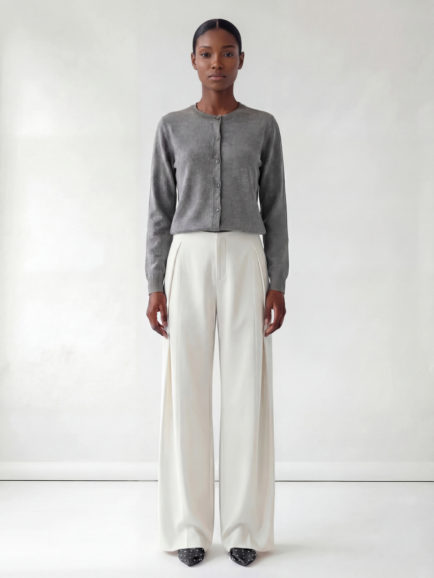 Women’s machine-washable wool cotton cardigan with round neck and long sleeves. Soft, breathable knit. Easy-care, fitted fit.