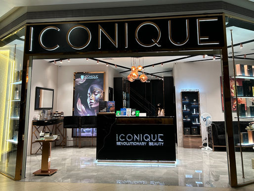 A photo showing the facade of the ICONIQUE Gateway Mall 2 clinic.