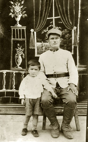 Edip Biröz ve oğlu Necati Biröz.