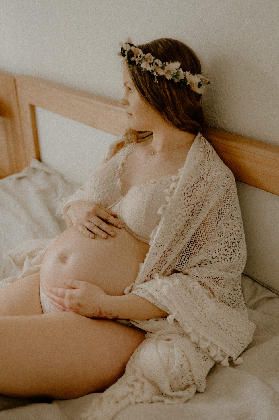 Babybauchshooting Bad Doberan – Kühlungsborn – Babybauchfotografie Nienhagen – Heiligendamm– Fotograf Babybauch Homestory Sanitz – Broderstorf – Babybauchfotografie Papendorf – Schwangerschaftsshooting Roggentin – Schwangerschaft Fotoshooting Markgrafenheide – Babybauchbilder Schwaan