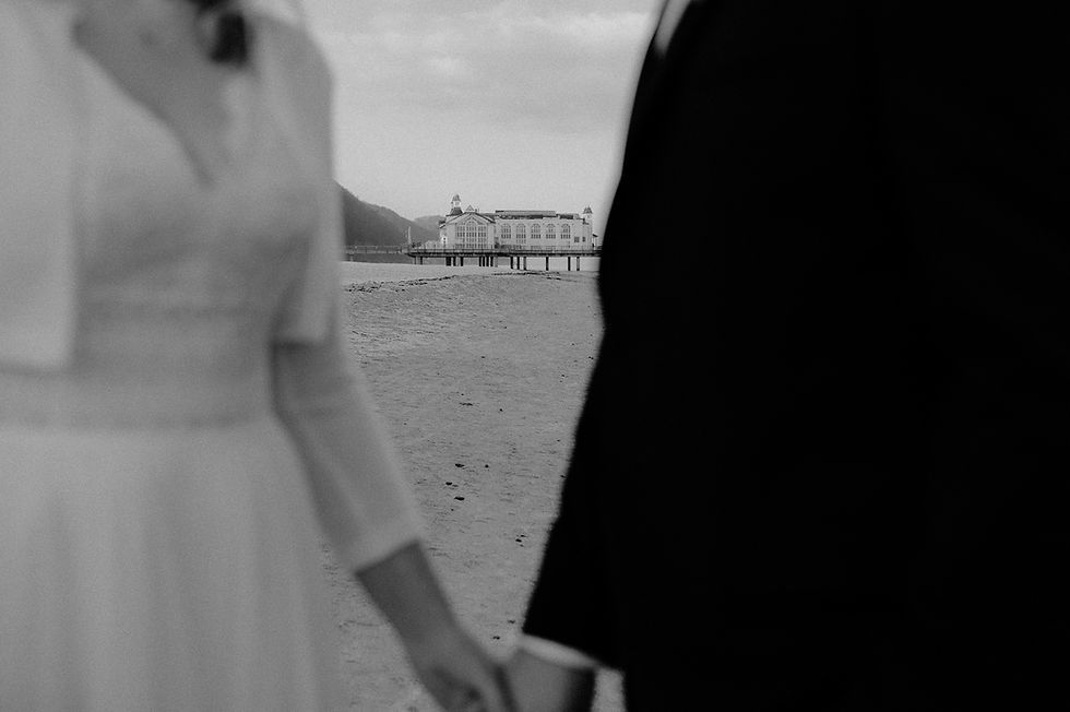 Hochzeit Standesamt Rügen : authentische Brautpaarfotos an der Ostsee in Sellin.