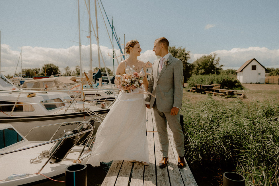 Hochzeitsreportage Hiddensee - freie Trauung Ostsee - Hochzeitsbilder auf Rügen - Fotograf Hiddensee Hochzeiten - Hochzeit zu Zweit Ostsee - Rügen - Binz - Heiraten am Meer - After Wedding Shooting Hiddensee - Hochzeitsfotos Asta Nielsen Haus in Vitte