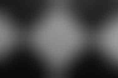 Eheringe bei einer Trauung in Stralsund auf einem schwarz-weiß gefliesten Boden