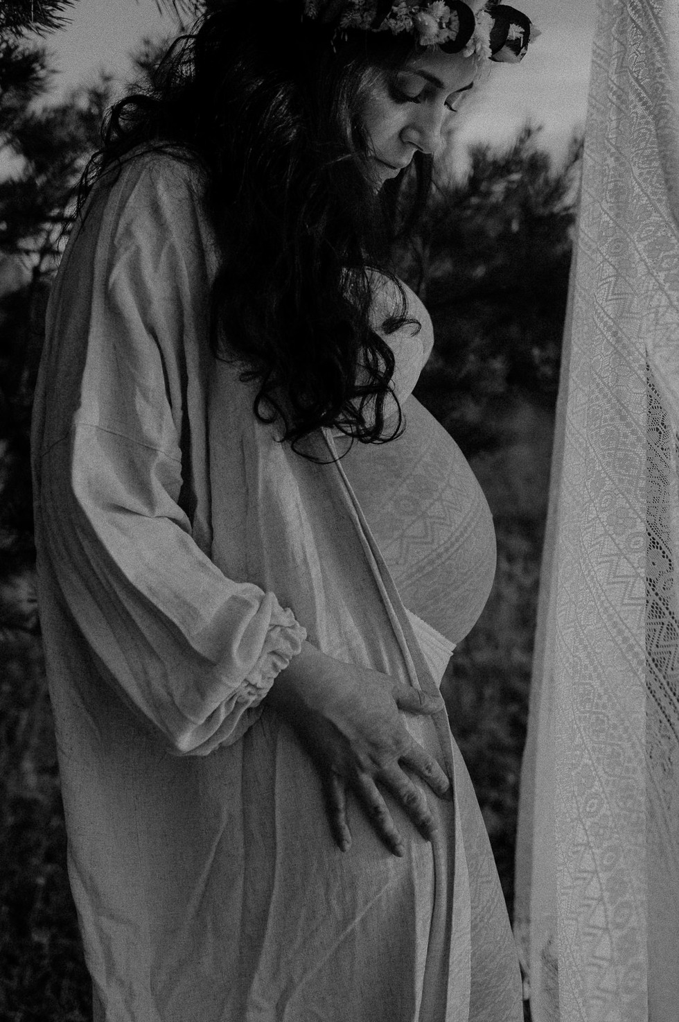 Ansprechende Babybauchfotografie in Stralsund -   Babybauchshooting in der Natur bei Prohn - Fotograf für Babybauch in Barhöft - Fotoshooting mit Babybauch in altefähr - Boudoir Babybauch  Fotoshooting Stralsund