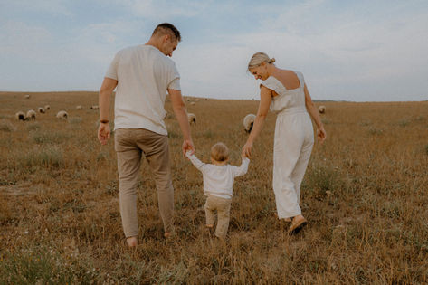 Natürliche Kinderfotografie in Zarrendorf. Kleine Abenteuer auf der bunten Wiese. Monique begleitet euch in Zarrendorf.