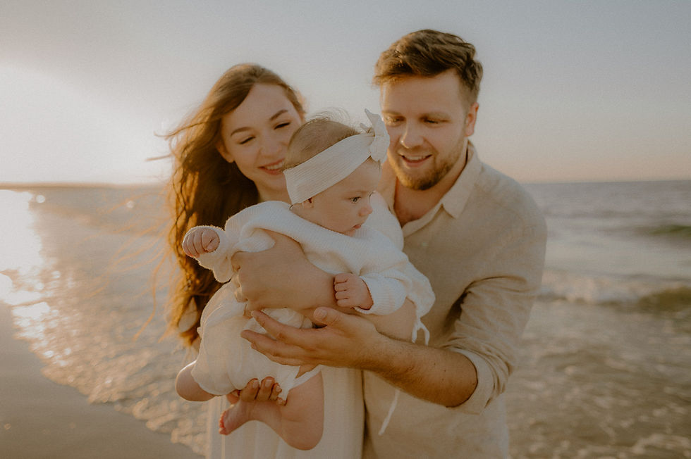 Familienfotos Rügen – Familienfotograf Dranske – Familienfotoshooting Sellin – Ostseeshooting – Familienurlaub Ostsee – Familienbilder Binz und Göhren – Fotoshooting Baby Baabe – Babyfotografie Ostsee – Familienfotograf Putbus Lauterbach – Familienfotografie Prora Ruegen – Familienshooting Sassnitz – Fotograf Baby Garz – Fotograf Rügen Familie