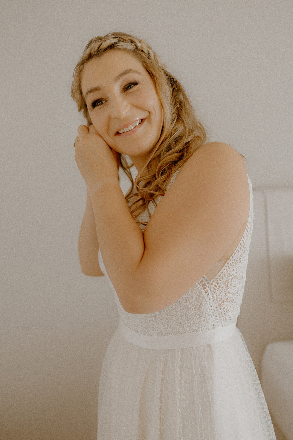 Freie Trauung Rostock – Strandhochzeit Fischlanddarß – Elopementhochzeit Rügen – Heiraten am Strand – Binz – Hochzeitsfotograf Warnemünde – Hochzeitsshooting Zingst – Hochzeit im Schloss Ulrichshusen – Mecklenburg Vorpommern – Hochzeitsfotografie – Hochzeitsplaner Insel Rügen – Brautstrauß Ahlbeck – Frisör Braut Rostock – freie Trauung Garten Stralsund – Hochzeitsfotos Neubrandenburg – Ostseehochzeit Kühlungsborn – Hochzeitsplanung Warnemünde