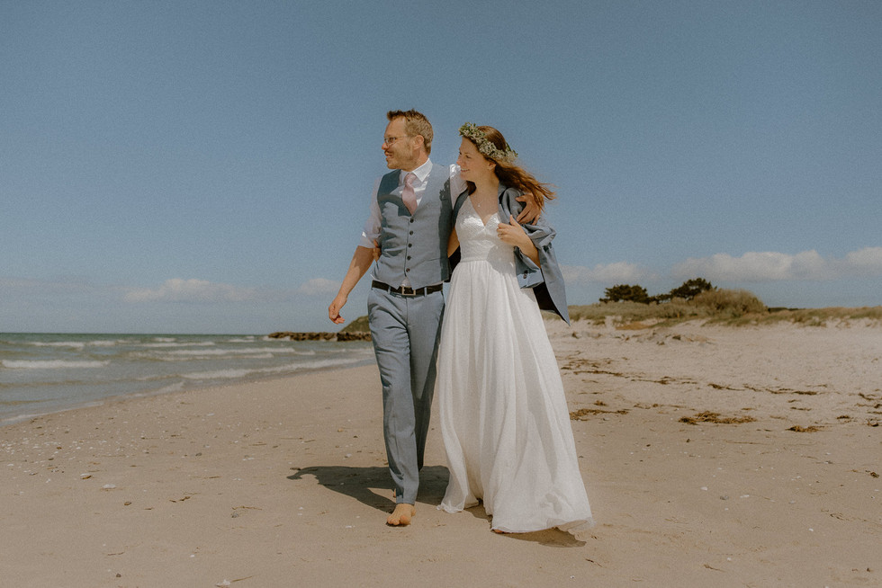 Elopement Hiddensee – freie Trauung Ostsee – Heiraten auf Rügen – Hochzeit zu Zweit – Asta Nielsen Haus – Hochzeitslocation Mecklenburg Vorpommern – Destinationwedding Baltic Sea – Paarshooting Insel Hiddensee