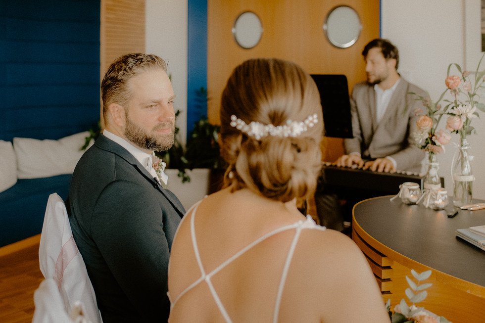 Hochzeitsfotograf Kurhaus Zingst - Heiraten auf Fischland Darß - Hochzeitsfotografie Ahrenshoop - Hochzeit zu Zweit Markgrafenheide - Fotograf Trauung Dierhagen - Standesamt Graal Müritz - Hochzeitsreportage