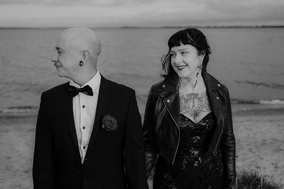 Glückliches Brautpaar beim Afterweddingshooting auf Usedom.