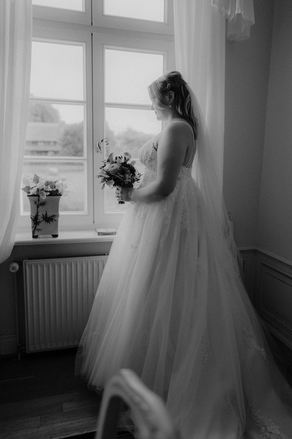 Hochzeitsreportage mit Getting Ready in einer Villa in Sassnitz. Monique begleitet euch als Hochzeitsfotografin in Sassnitz und Umgebung.
