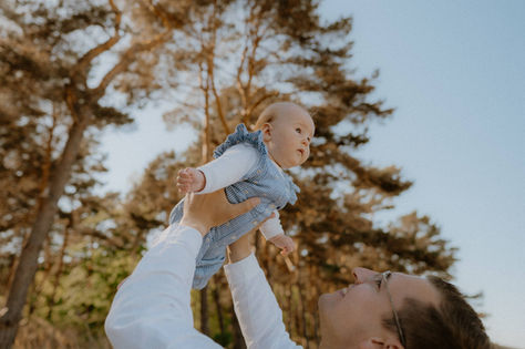 Ein sonniges Familienshooting am Strandabschnitt nahe Rostock bei bestem Frühlingswetter. Monique ist eure Familienfotografin in Warnemünde.