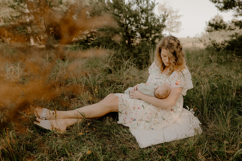 natürliche Babyshootings in Stralsund – bucht mich als Fotograf in Stralsund – Babyfotos mit Herz in der Natur – Babyfotografie voller Gefühl in Grimmen – Babyfotograf für ungestellte Babyfotos in Negast – Baby Fotoshooting in Barth – Fotograf für Neugeborene kurz nach der Geburt in Stralsund
