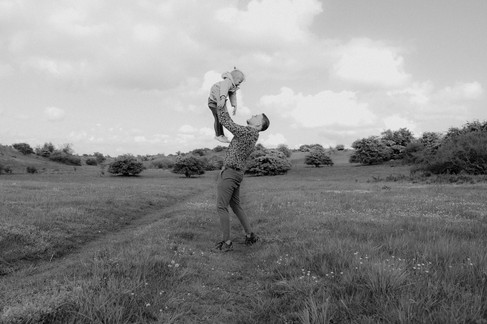 Familienfotograf Devin: Spiel und Spaß für drei Generationen beim Familienshooting.