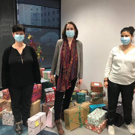 Remise des boîtes de Noël aux restos du coeur