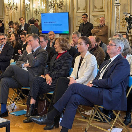 Je suis avec les ministres Monique Barbut et Philippe Tabarot dans le cadre du plan d'électrification. 