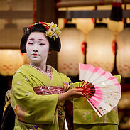 A Maiko dance at Yasaka Shrine. March 2019.