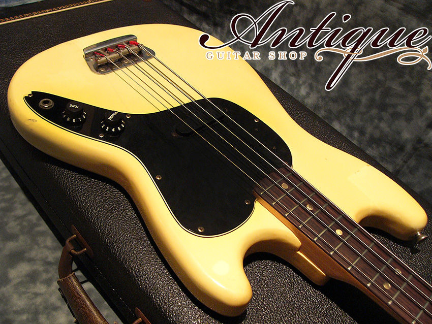 サムネイル： Fender Musicmaster Bass White 77年製 “軽量3.7kg”