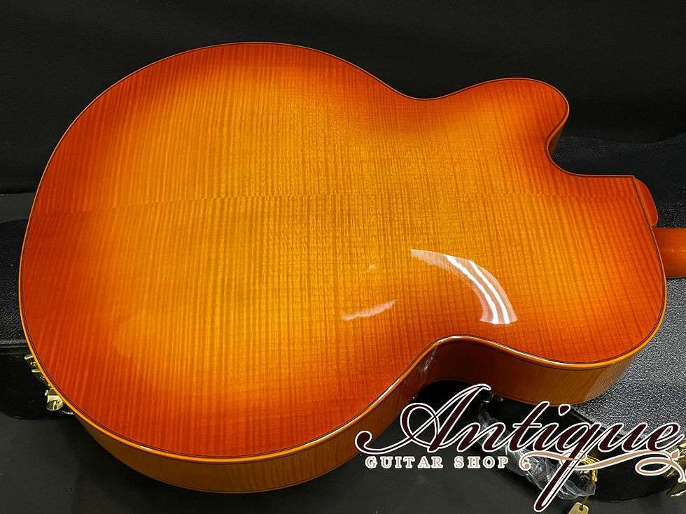 サムネイル： D’Aquisto DQ-NYE New Yorker 17inch Archtop & Back 2008年製 Violin Burst