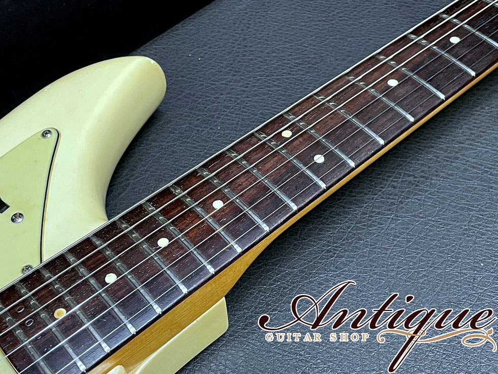 サムネイル： SG-1 1965年製 Pearl White 3.7kg #0053/YAMAHA SG Graffiti Mook "Most Old Serial"