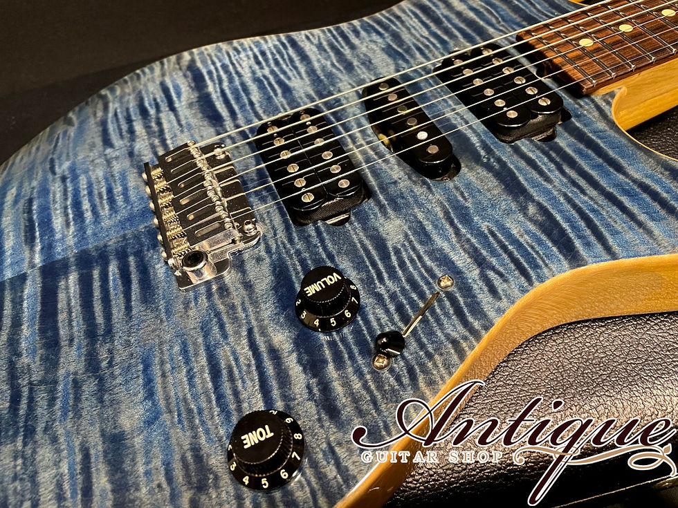 サムネイル： Suhr Standard Korina Chambered 2012 Trans Whale Blue w/Pau-Ferro FB 3.2kg