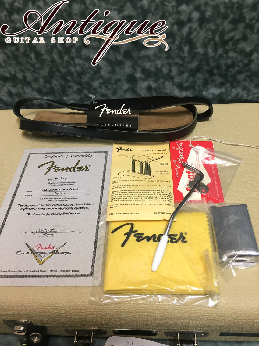 サムネイル： Fender Custom Shop TBC 1963 Stratocaster ‘09年製 Blue Sparkle Near-Mint