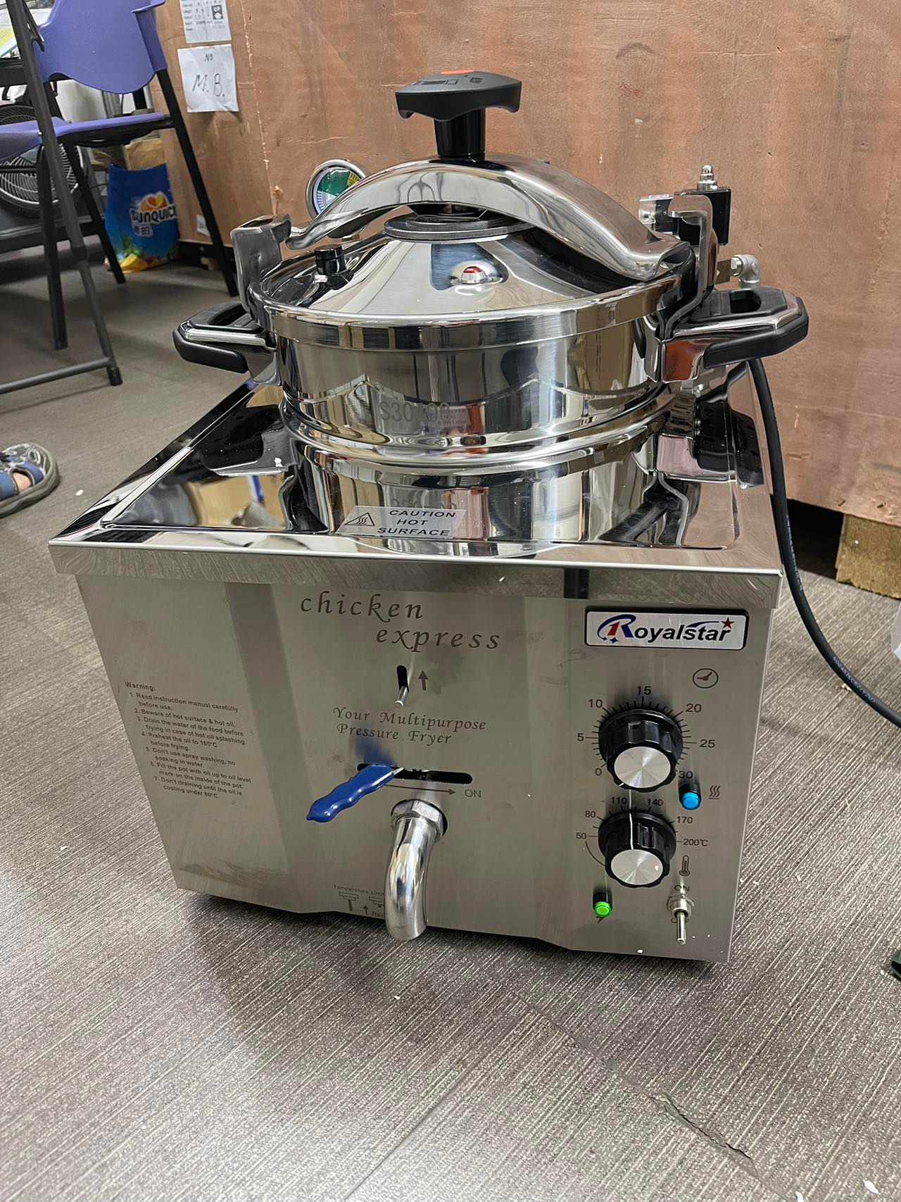 ꙮ Electric Pressure Fryer 16 liters PFE-16