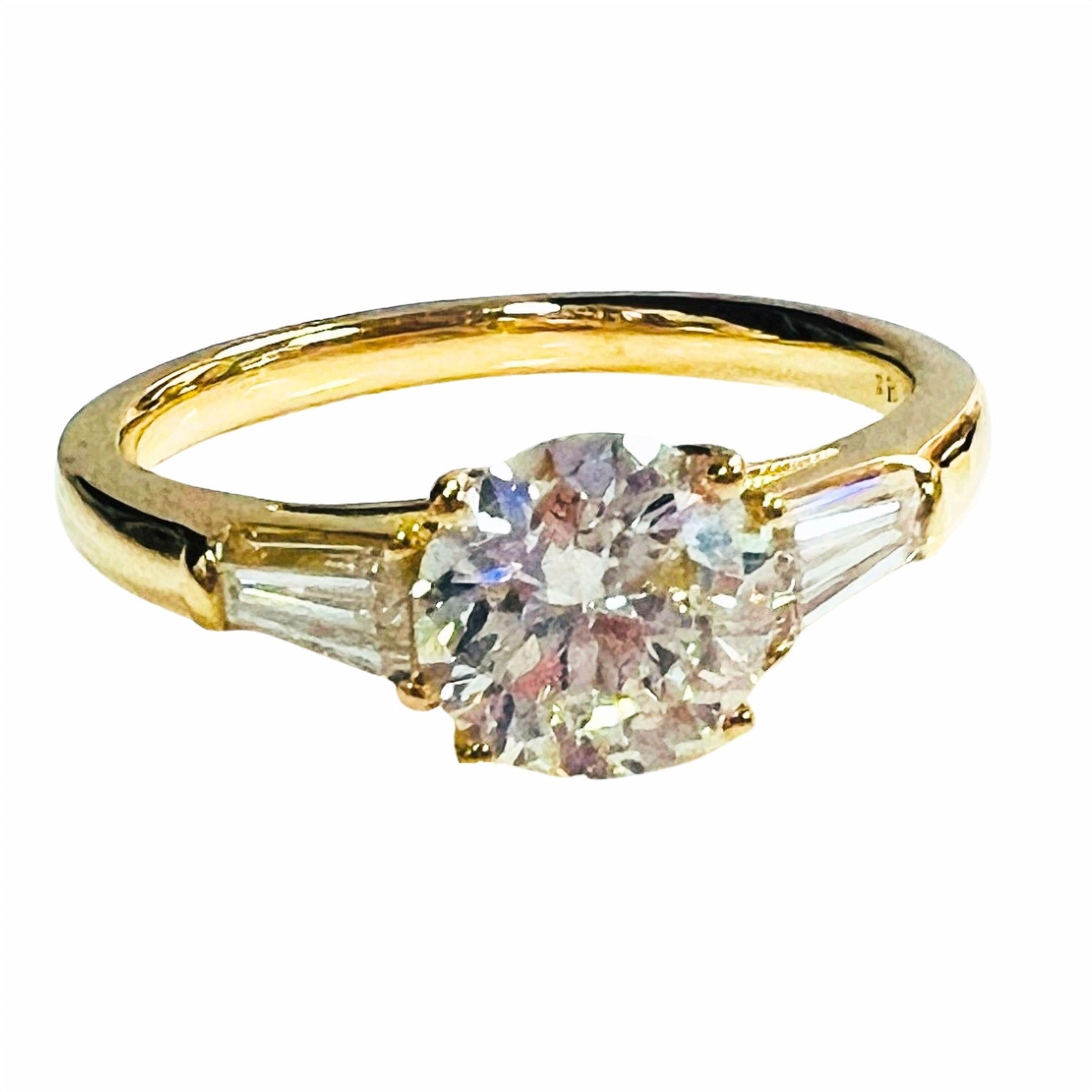 Round Center Diamond with Baguette Sides in 18k Gold