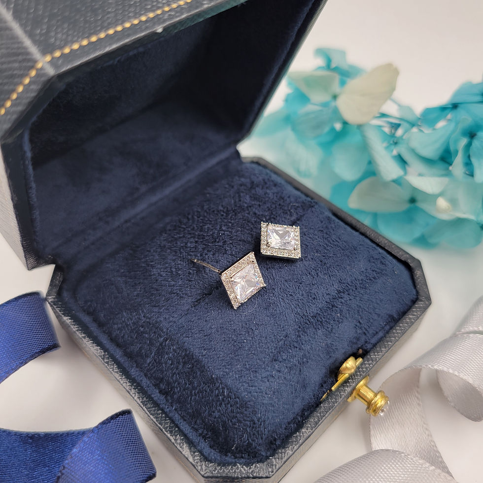 Thumbnail: ME56 - 3 Carat Princess Cut Moissanite Stud Earrings - 3卡公主方莫桑石圍石耳釘