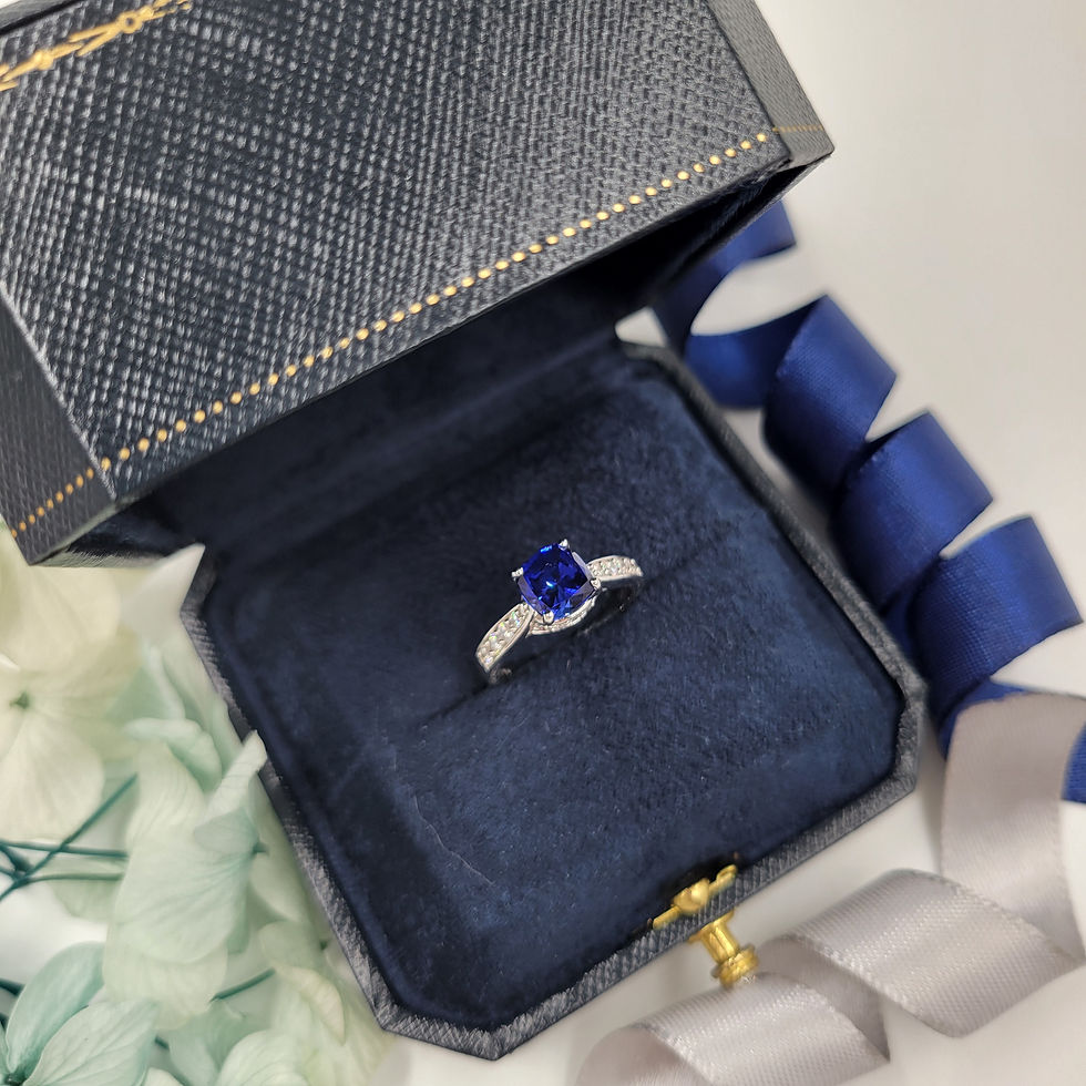 Thumbnail: LGBSR05 - 1 Carat Lab-grown Blue Sapphire Pave Ring -1卡培育藍寶石伴碎鑽戒