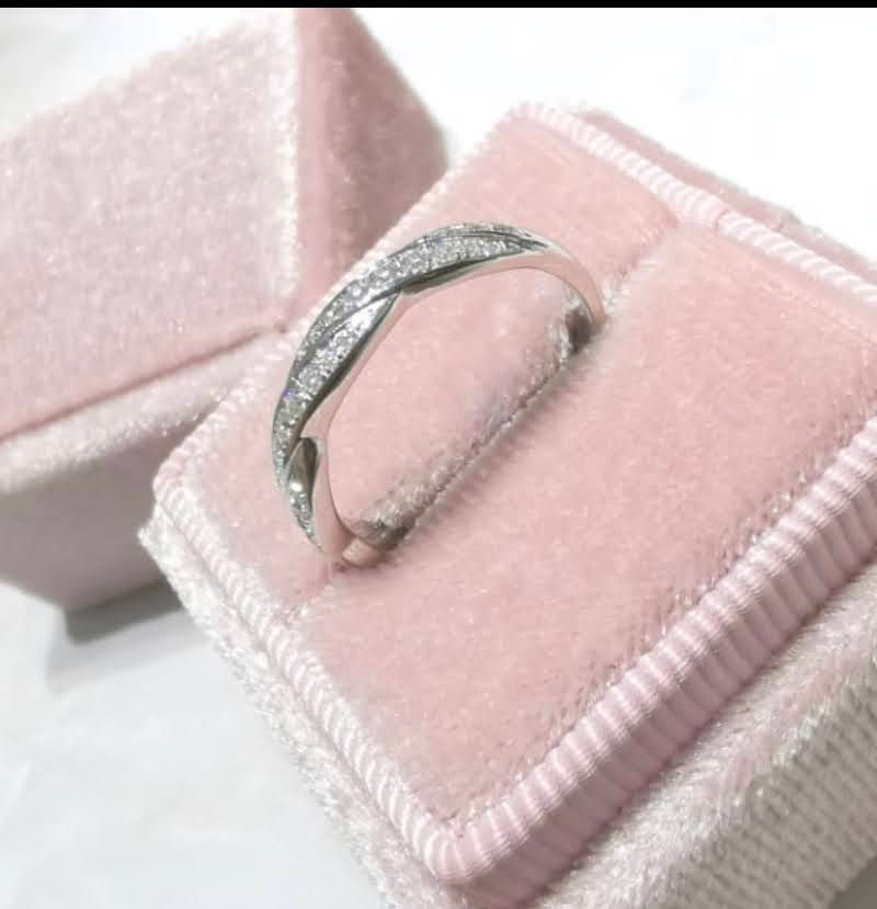 Thumbnail: MR164 -0.3 Carat Moissanite Twisted Band - 30份莫桑石扭纹戒指