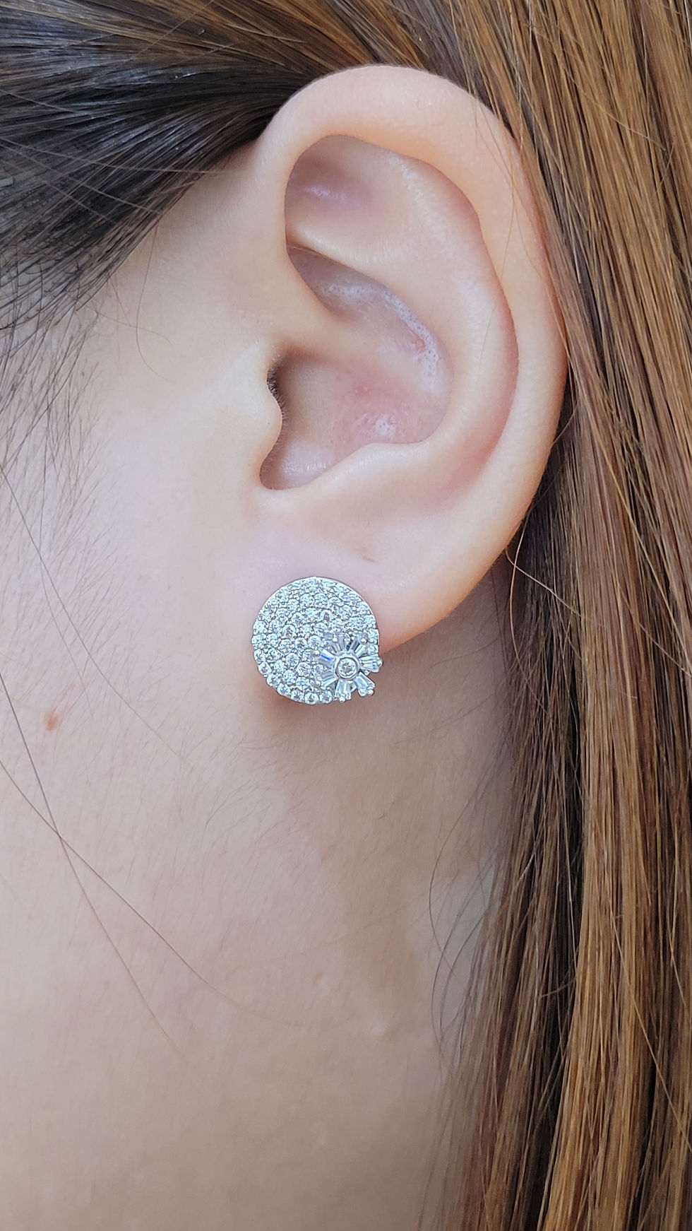 Thumbnail: ME77 - Cubic Zirconia Round-shaped Stud Earrings - 鋯石圓形耳釘