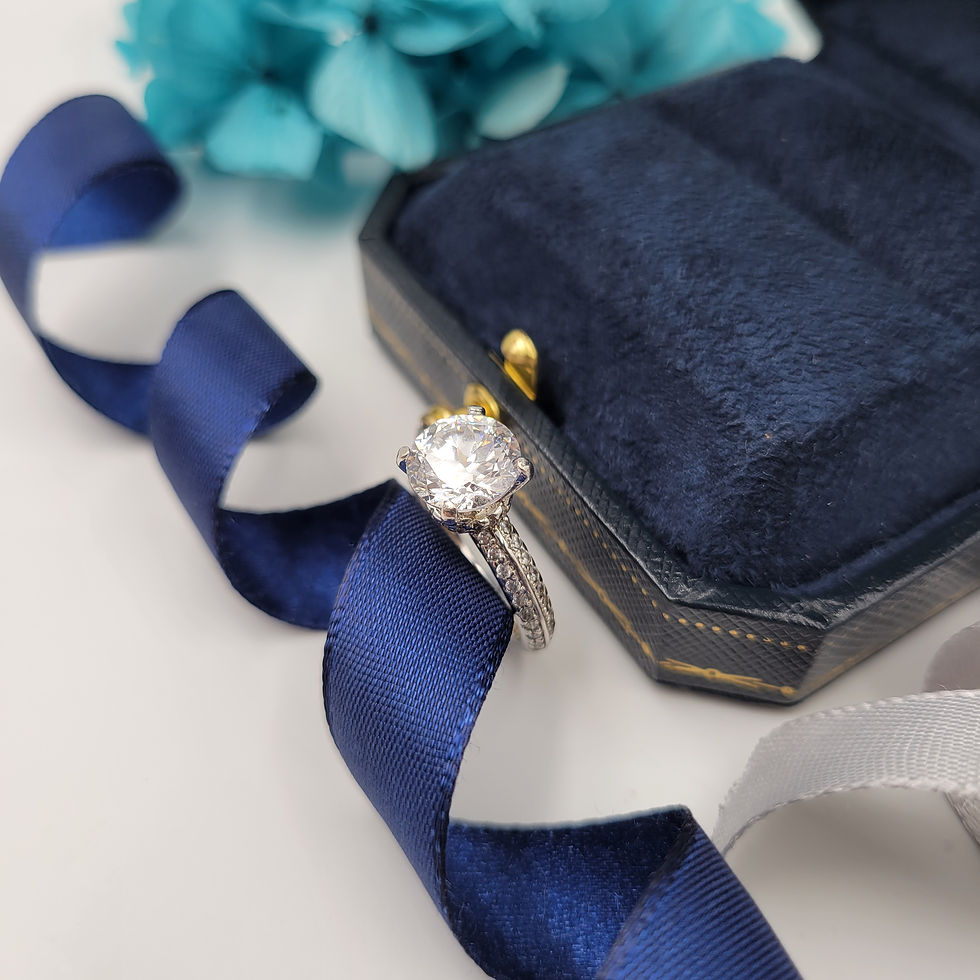 Thumbnail: MR270 - 2.5 Carat Round Cut Moissanite Micro-pave Ring - 2.5卡圓形莫桑石伴碎鑽戒