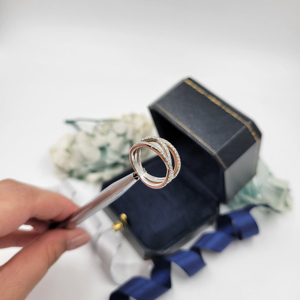 Thumbnail: MR317 - 0.8 Carat Round Cut Moissanite Geometric Ring Band - 80圓形莫桑石幾何戒指