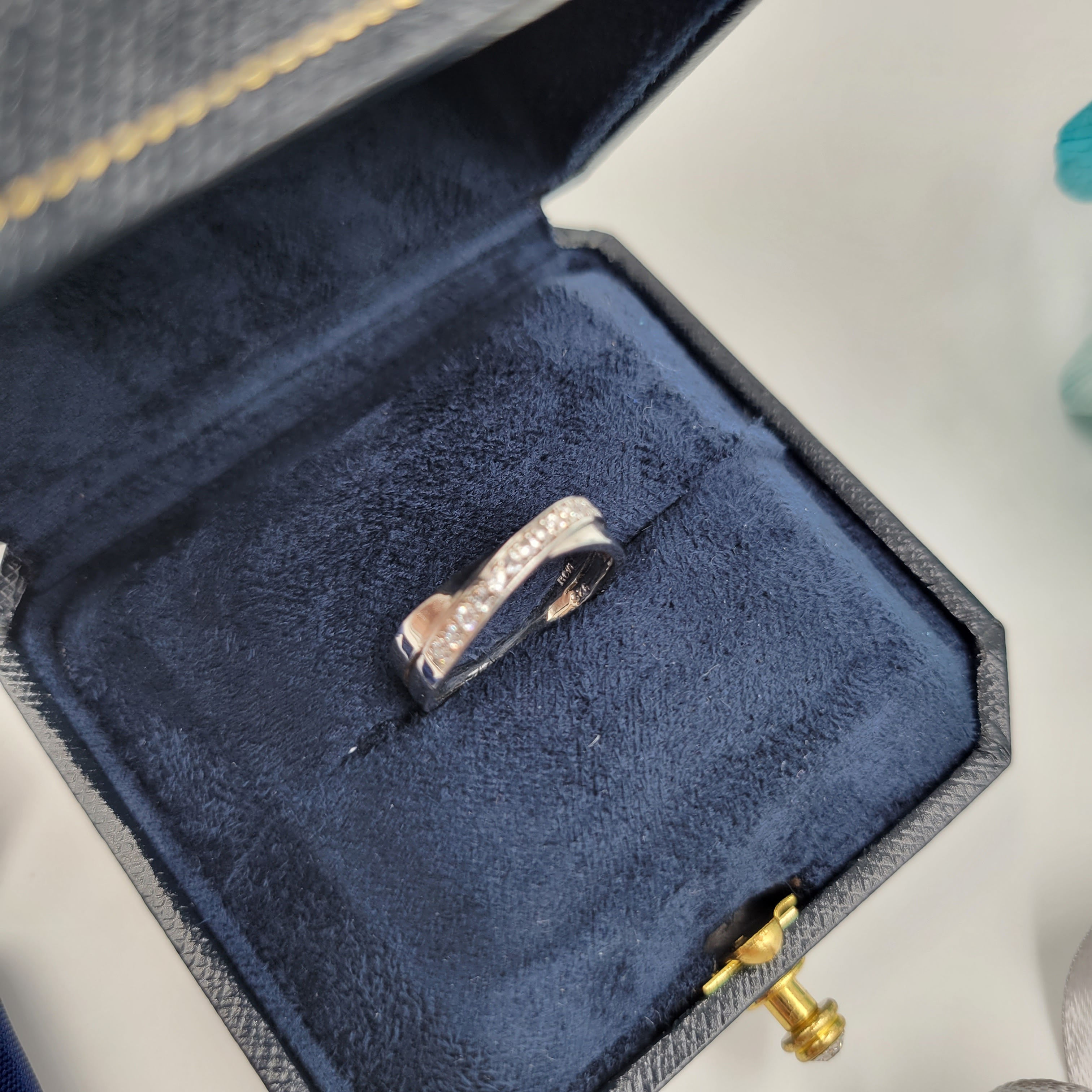 MR253 - 0.28 carat Moissanite cross band - 28份莫桑石交叉戒指