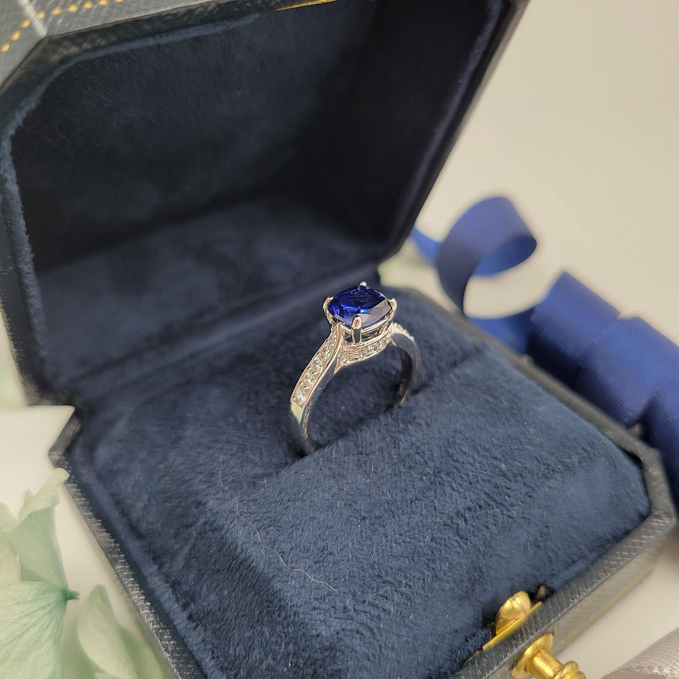 Thumbnail: LGBSR05 - 1 Carat Lab-grown Blue Sapphire Pave Ring -1卡培育藍寶石伴碎鑽戒