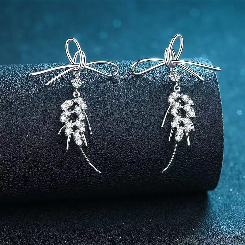 Thumbnail: ME130 - 1.04 Carat Ribbon Moissanite Dangling Earrings - .1.04卡不規則蝴蝶結莫桑石耳墜