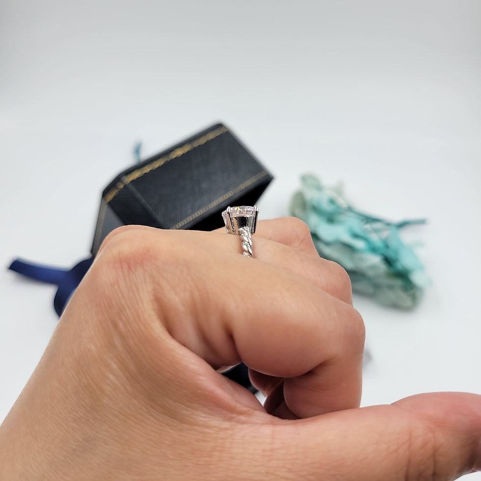 Thumbnail: MR280 -2.5 Carat Round Cut Moissanite Twisted Band Solitaire - 2.5卡圓形莫桑石扭紋戒指