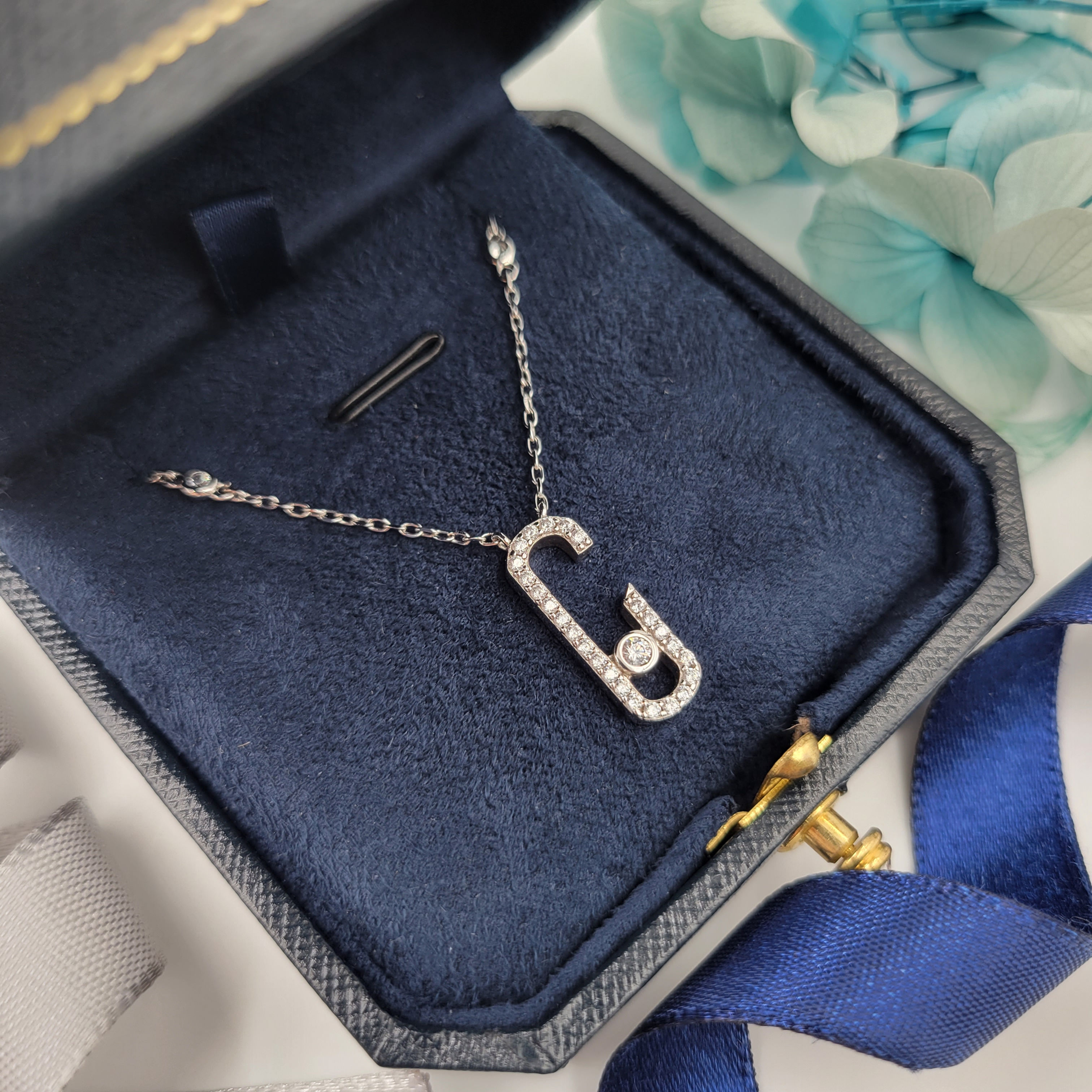 MN40 - Oval Shape Open Pendant With Chain - 橢圓形開口莫桑石吊墜連頸鏈